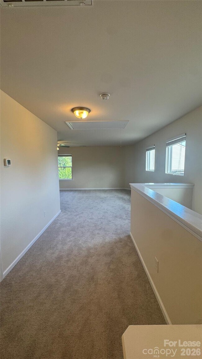 Building Photo - 504 Twelve Oaks Ln