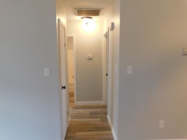 Building Photo - Fully Renovated Modern Duplex