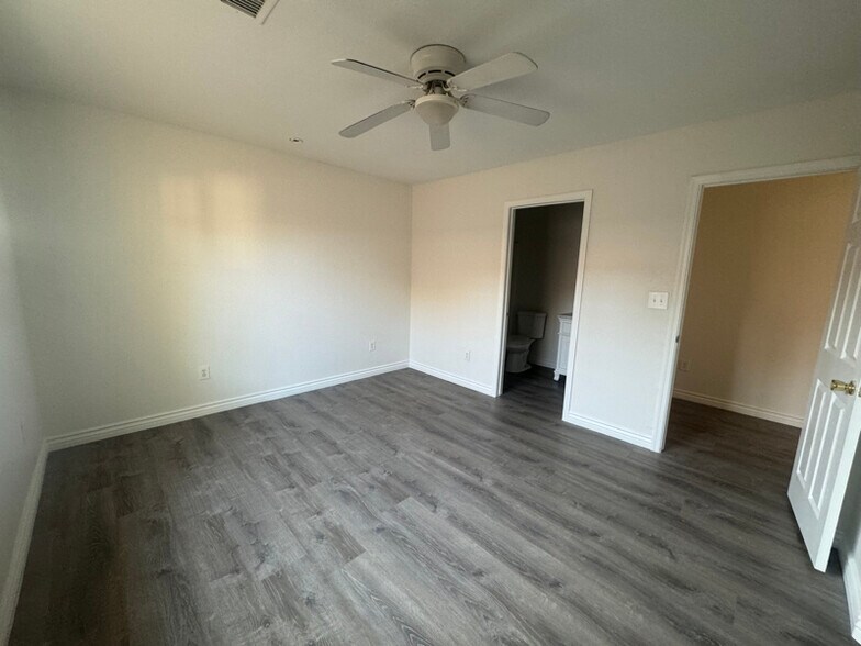 Building Photo - 2702 E Juniper Ave