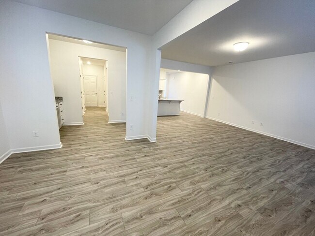 Building Photo - 3 br  Quiet community, paired Home minutes from I-77 and I-40