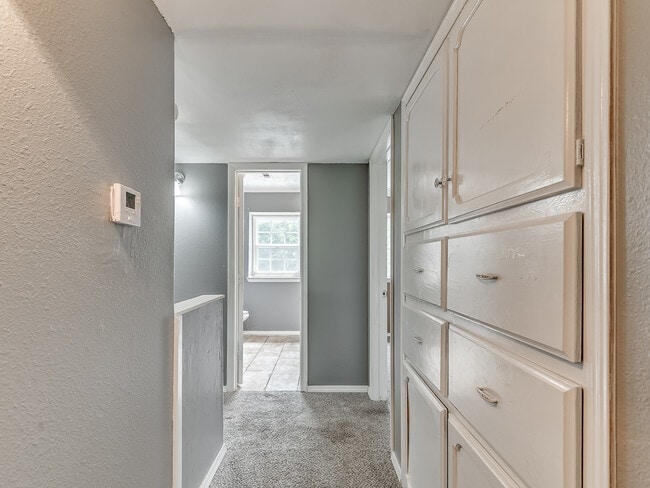 Building Photo - 7704 Brookside Dr