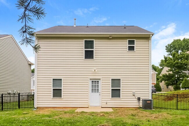 Building Photo - 137 Autumn Bluff Cir