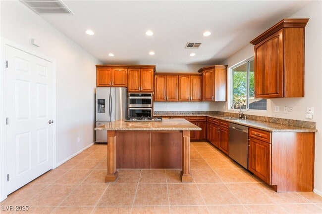 Building Photo - 600 El Loro St