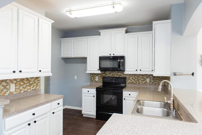 Building Photo - 2505 Arnold Mill Rd NW