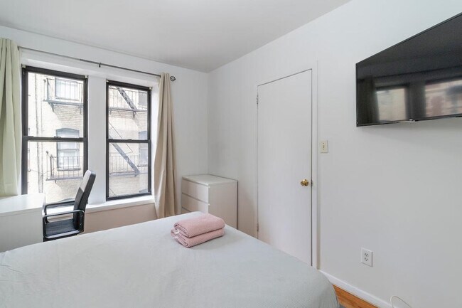 Building Photo - 1819d 2nd Ave