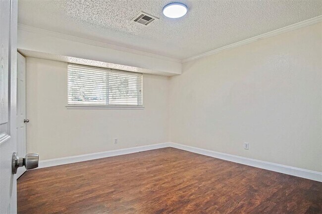 Building Photo - 625 Hawthorne Pl