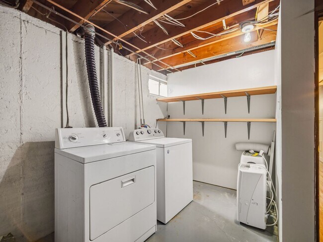 Building Photo - Spacious Unfurnished Home in Northwest Spokane