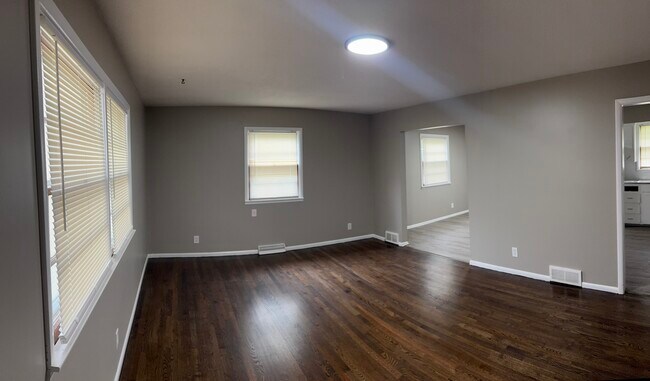 Building Photo - 8309 The Paseo