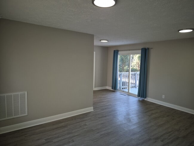 Building Photo - 1120 Wellons Dr