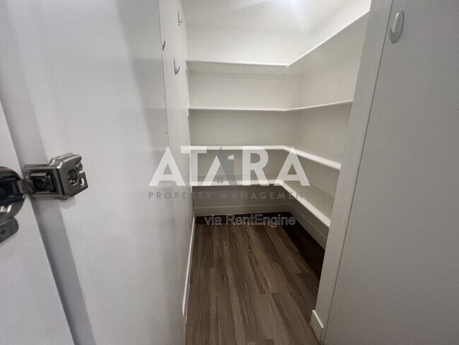 Building Photo - 909 Euclid Ave