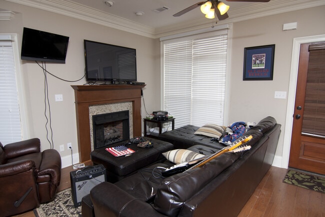 Building Photo - 159 Fallsgrove Dr
