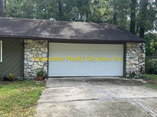 Building Photo - Westchester Manor 3br/ 2ba wonderful SW location!