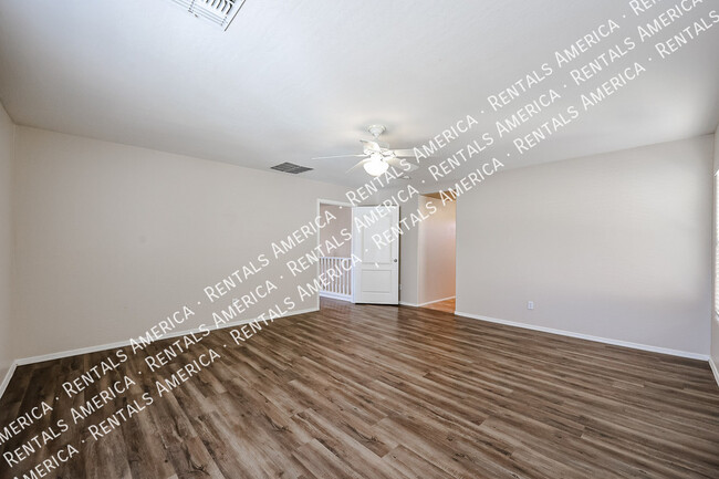 Building Photo - 910 S 118th Ln