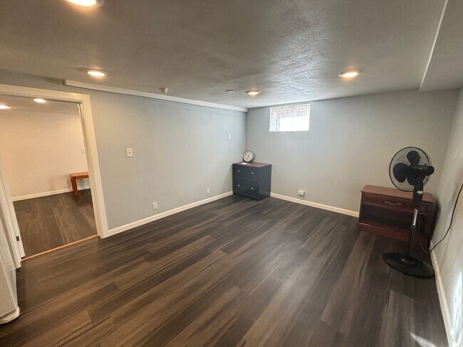 Building Photo - 308 Haines Ave