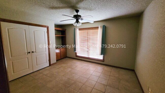 Building Photo - COMING IN JULY! Beautiful 3 bed/2 bath Hom...