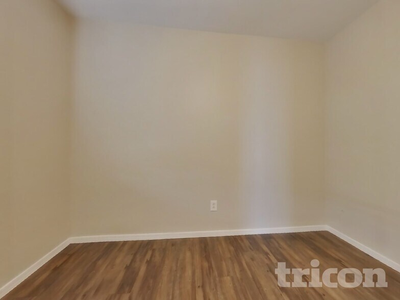 Building Photo - 7211 S 8th Pl