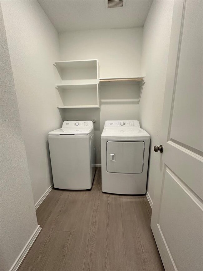 Building Photo - 281 Seven Seas Dr