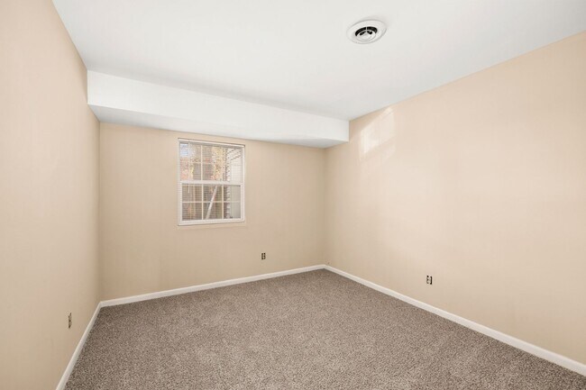 Building Photo - 163 Spruance Rd