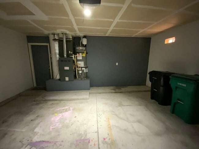 Building Photo - 4 Bedroom Single Story Home Available Near...