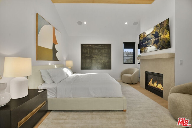 Building Photo - 4433 Kraft Ave