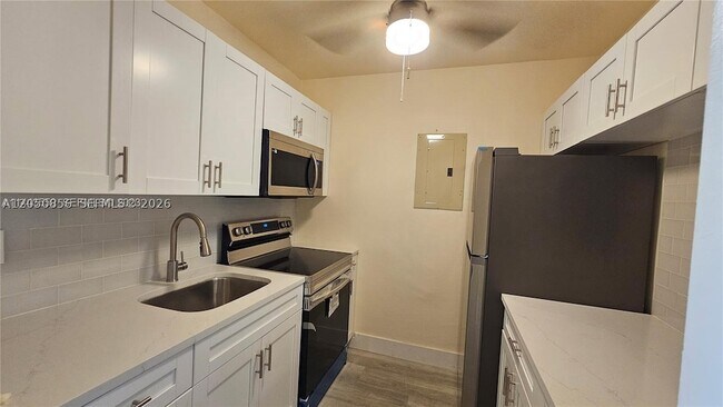 Building Photo - 2918 Funston St