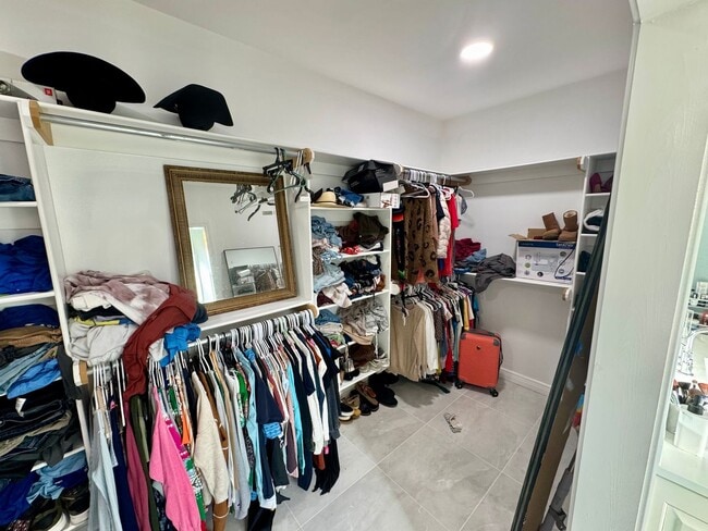 Building Photo - 421 Mt Pleasant St