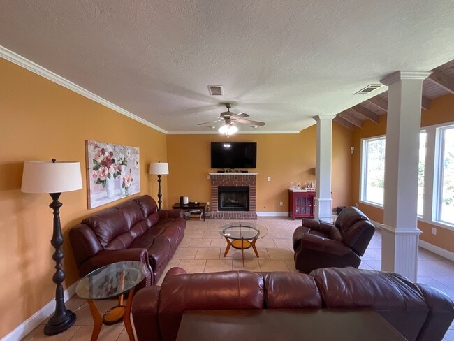 Building Photo - 4196 Aerie Cir