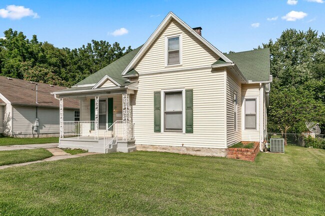 Building Photo - 732 S Main Ave