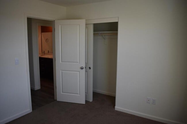 Building Photo - 703 Irma Dr