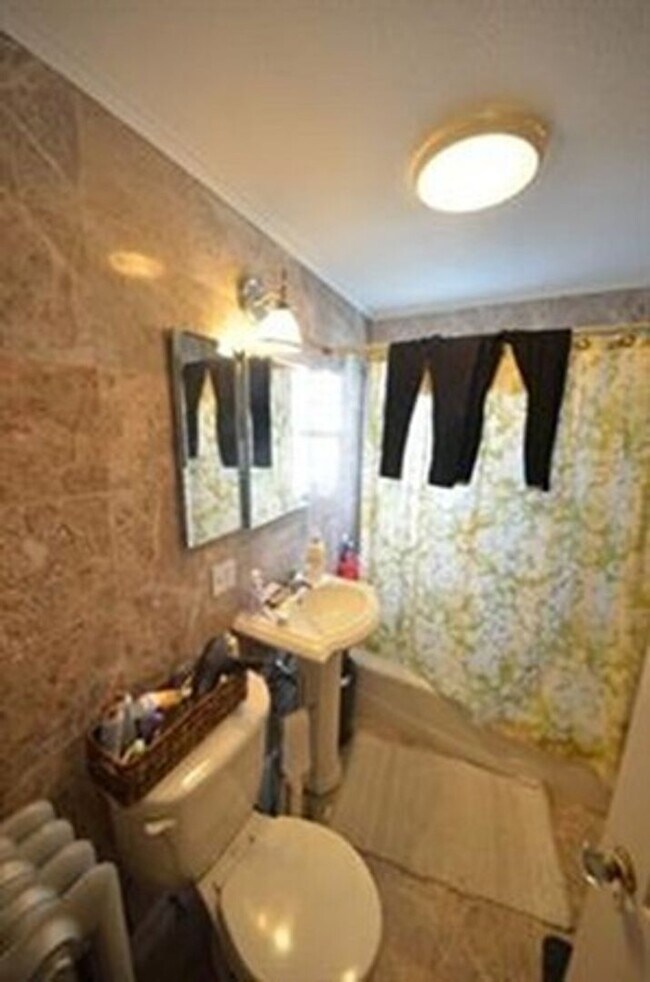 Building Photo - Very nice 3 bed 1 bath in Brighton.... SEPT 1ST MOVE IN