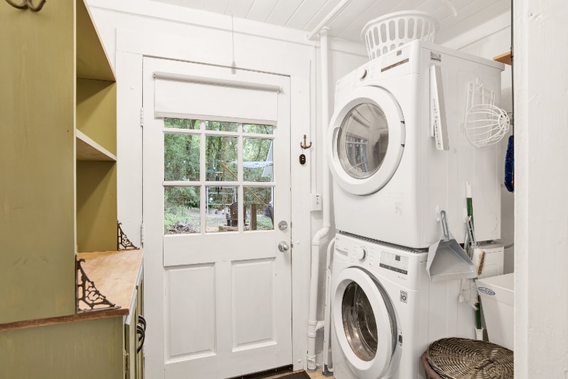 Building Photo - 571 Dogwood Ave