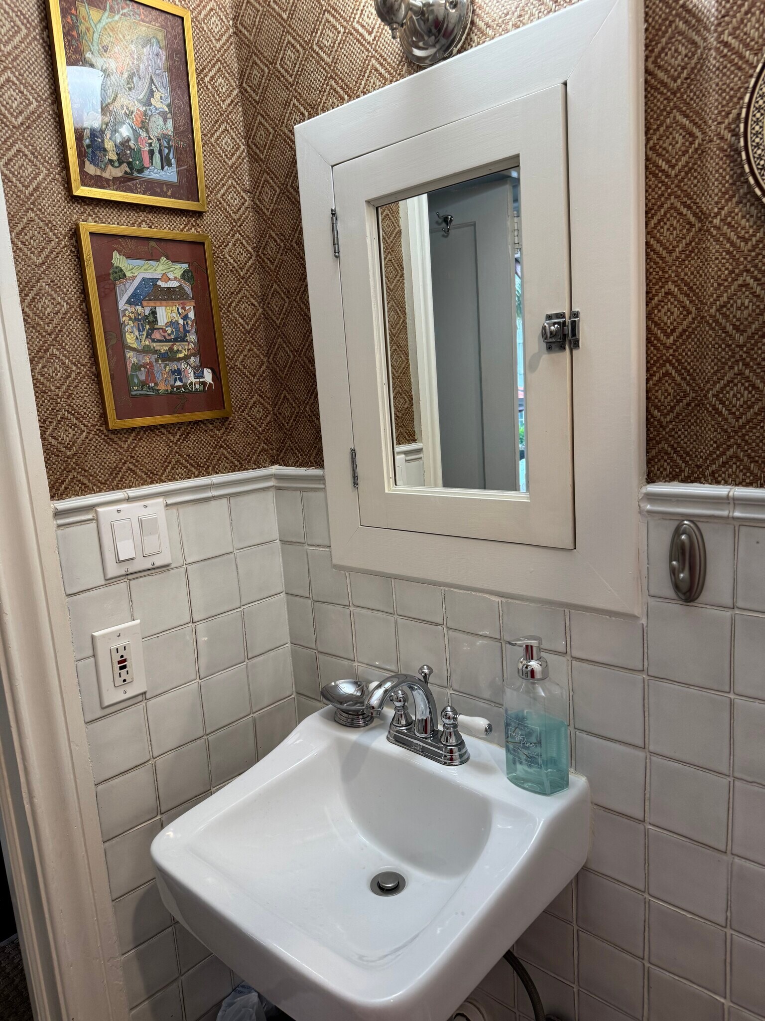 Bathroom - 213 E Lakewood Rd