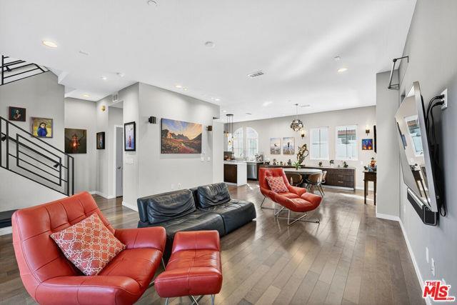 Building Photo - 5933 W Luna Park