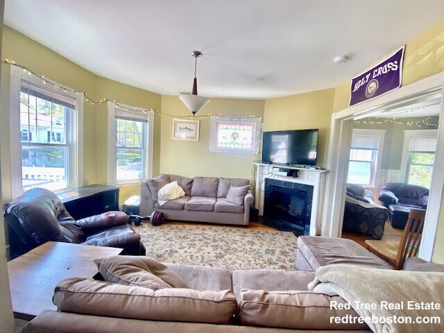 Building Photo - 24 Burton St