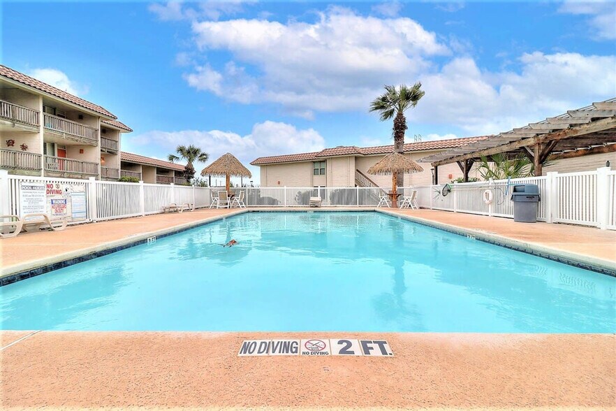 Building Photo - 1421 Eleventh Street-SI ID1023214P