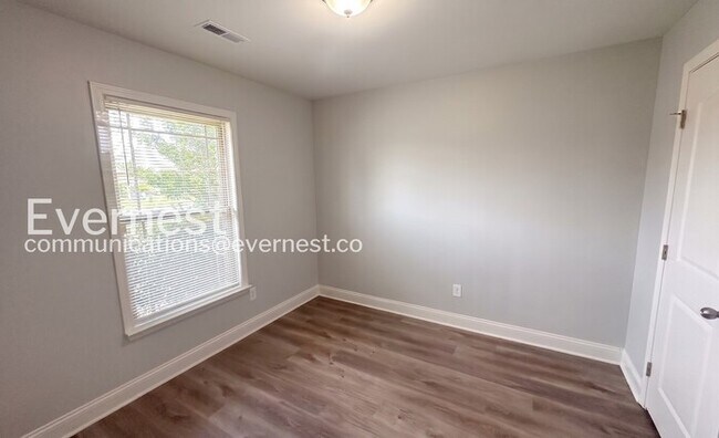 Building Photo - Charming Home with Fenced Yard and Attached Garage | Pet Friendly | Available Soon!