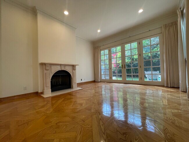 Building Photo - 623 Palisades Ave