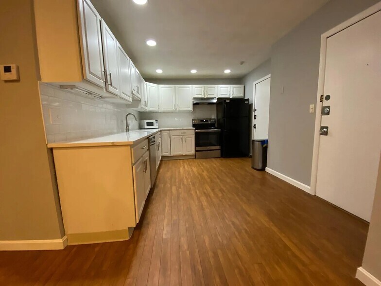 Building Photo - 45 McCoba St