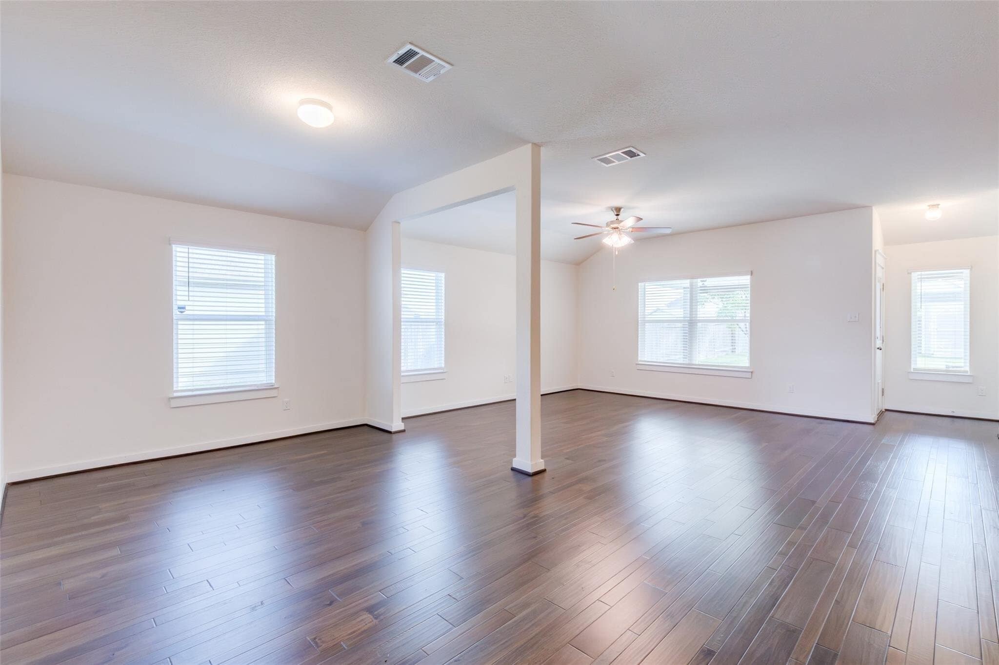 Building Photo - 741 Carol Dr