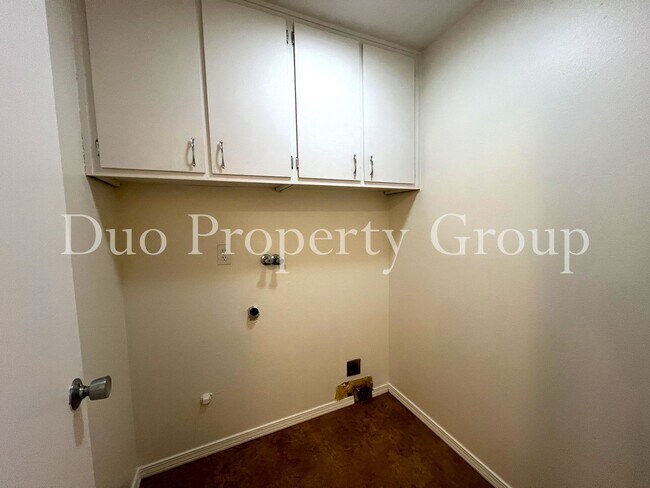 Building Photo - 2035 Harvard Dr
