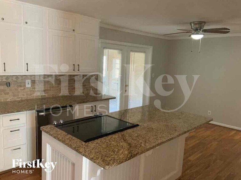 Building Photo - 518 Rebecca St