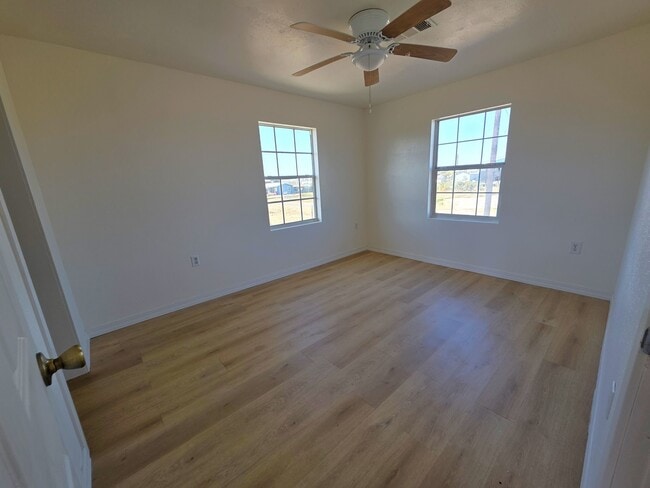 Building Photo - 405 Blue Water Blvd
