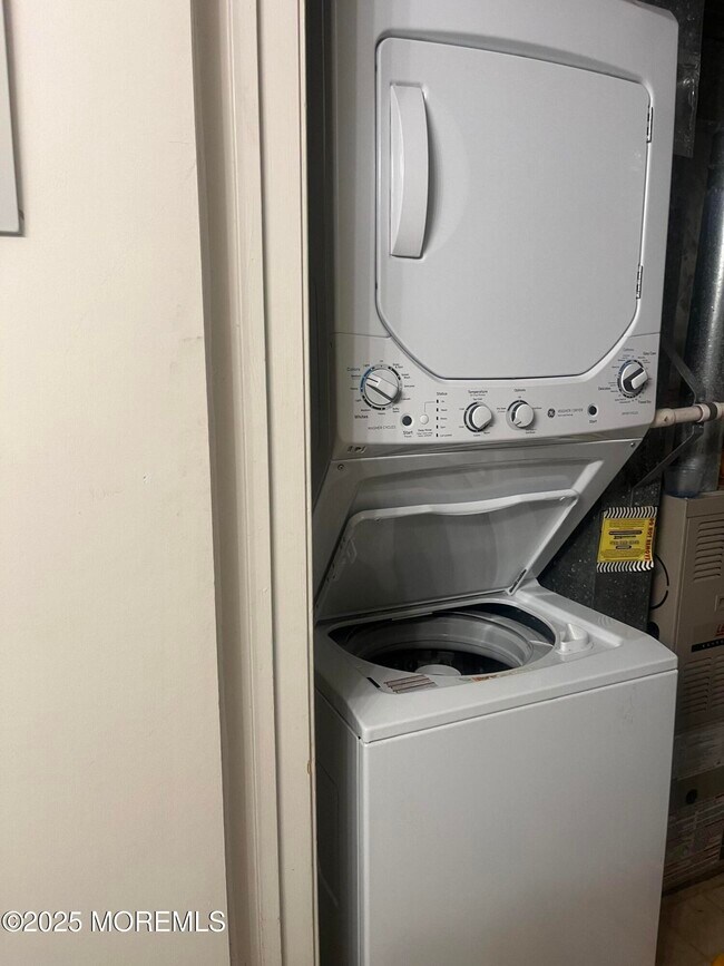 Building Photo - 182 Tulip Ln