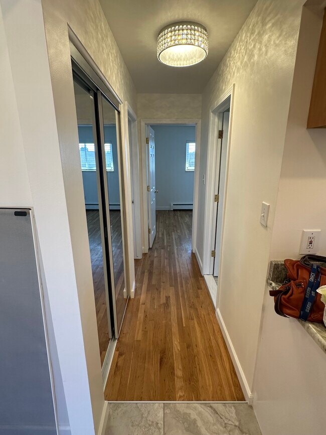 Building Photo - 100 W Hickory Grove Rd