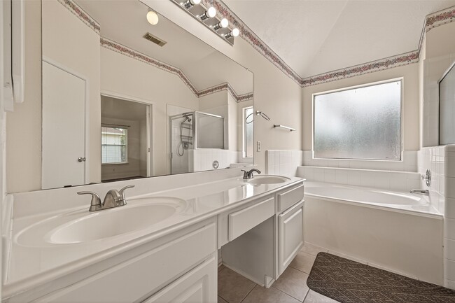 Building Photo - 15903 Timber Chase Dr