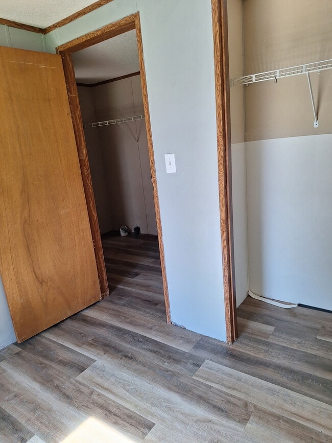 Building Photo - 8390 Countryside Dr