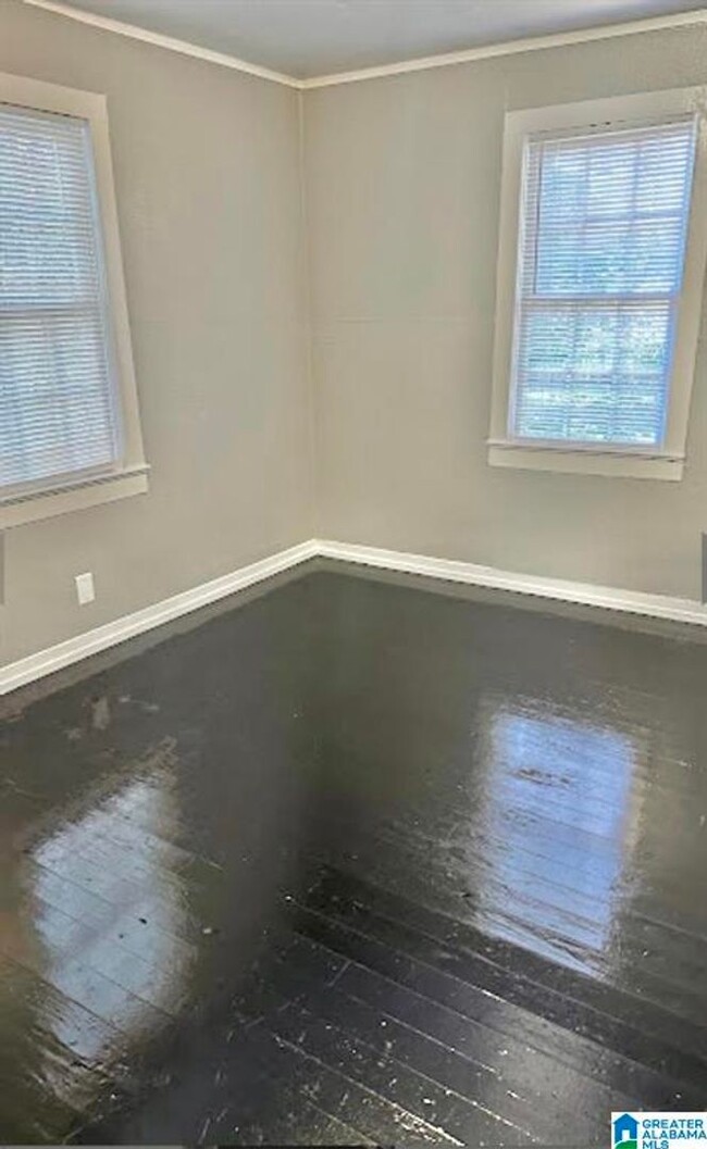 Building Photo - Newly Renovated 3 Bedroom 1 Bath Home Avai...