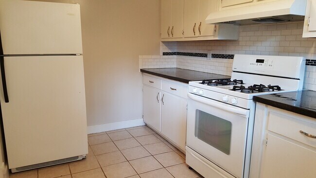 Building Photo - 1114 Russell St