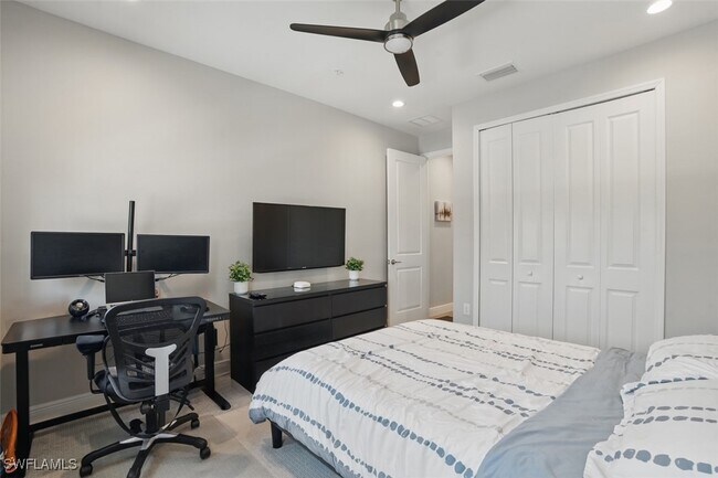 Building Photo - 2567 Seychelles Dr