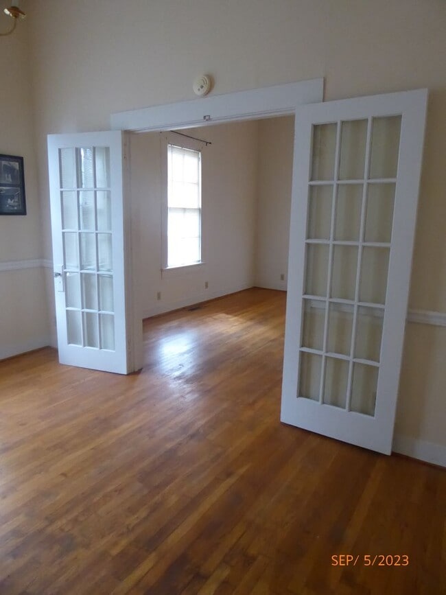 Building Photo - Historic home In The Heart Of Bluff Park